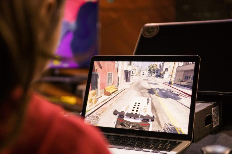 Como começar a jogar GTA RP no PC: guia completo para iniciantes